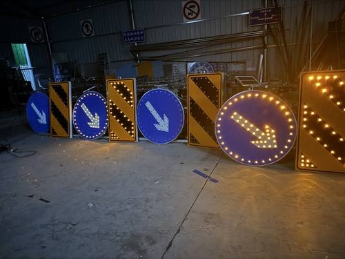 孝感孝感河南太阳能交通标牌 河南自发光交通路标牌厂家